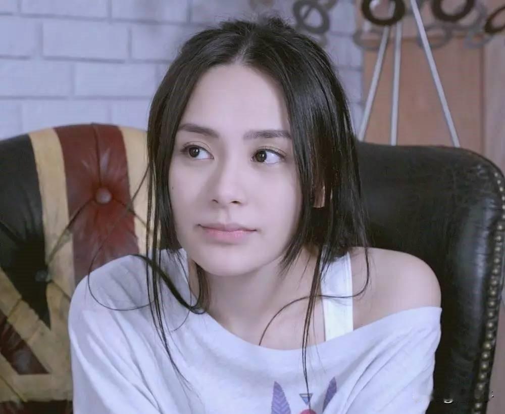 中国音乐史人物之第435位，钟欣潼（1981.1.21一）生于香港。
女歌手，演