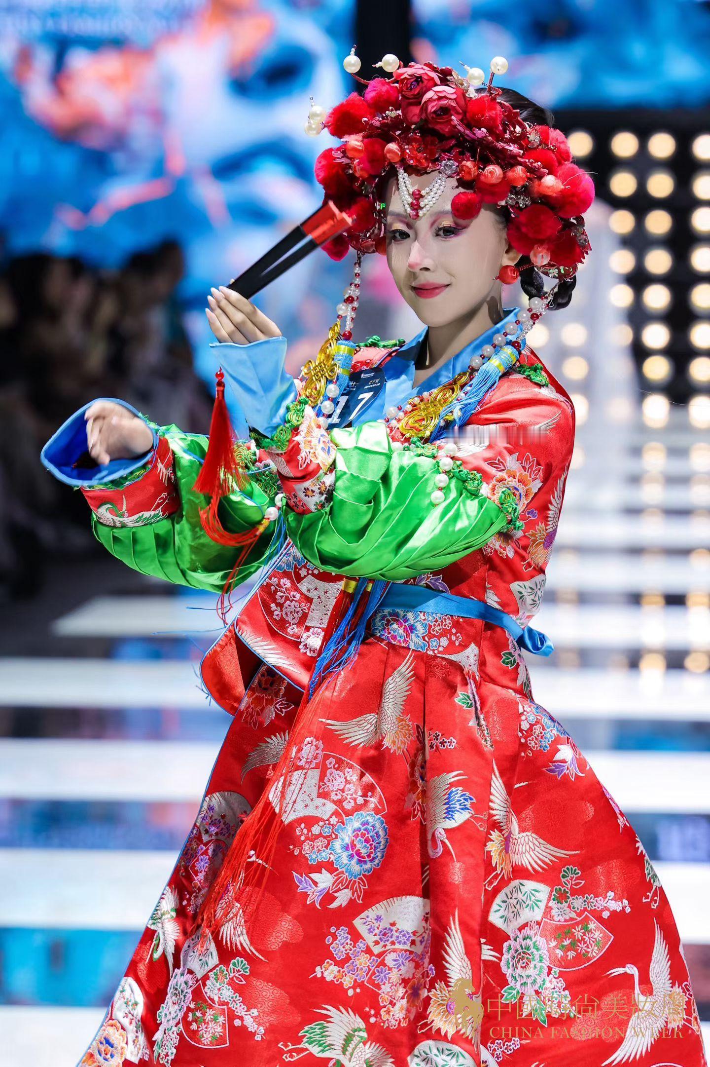 时妆周彩妆大赛正在进行中………这一次是观众是欣赏美 