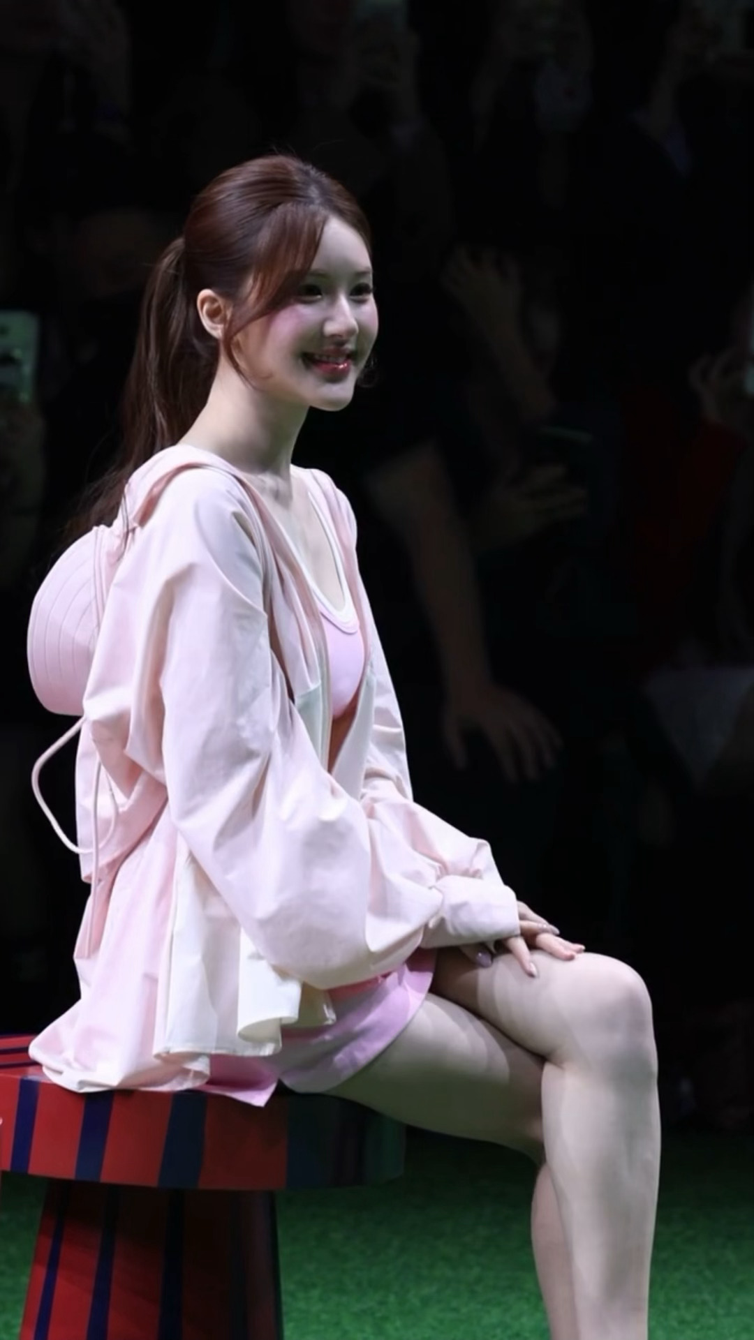 我勒个雷霆闪光灯，闪闪发光美得像芭比娃娃的露思依旧稳定发挥