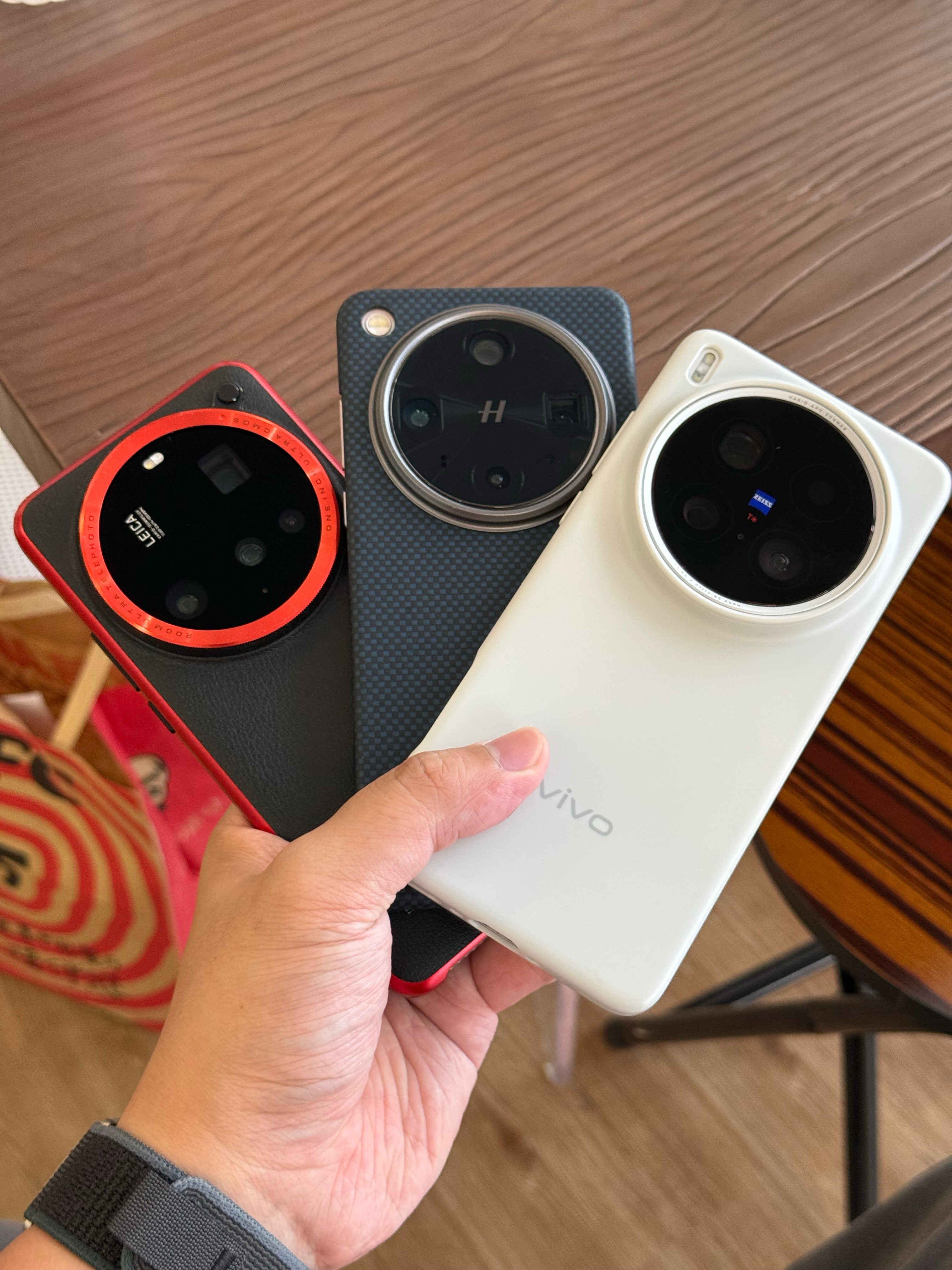 小米15 Ultra，OPPO Find X8 Ultra，vivo X200 