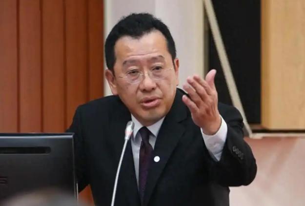 5月27日，台湾地区防务部门负责人顾立雄亲自宣布：海马斯火箭炮的8亿新台币首期款