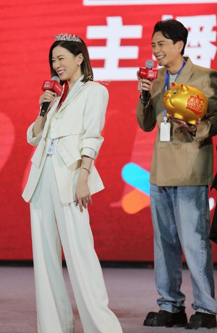 新闻女王2回归盛典《新闻女王2》回归盛典火药味十足！佘诗曼黄宗泽宿敌相见，红毯互