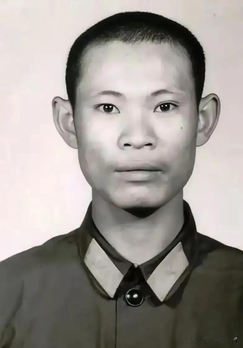 1982年,部队提拔杨国跃当班长,他死活不当。但两年后，在老山战场上,他却抢着当