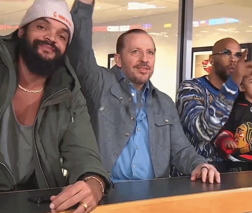 今日，NBA常规赛继续进行，公牛在主场以118-129不敌湖人。前公牛球员乔金.