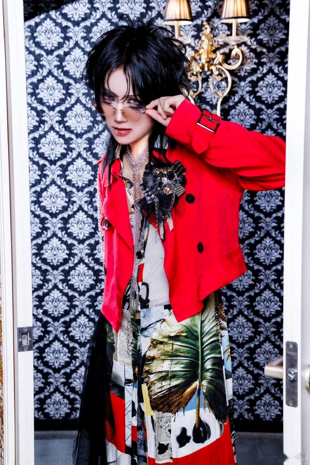 ⭐NEW LOOK ⭐ 曇りのち、 New Visual公开！ ​​​