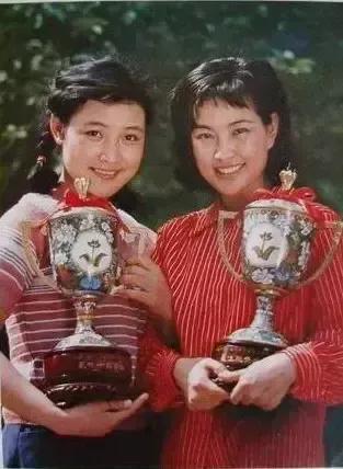在七八十年代的电影演员，先不说演技如何，那台词功底都是杠杠的。那时候的电影根本没