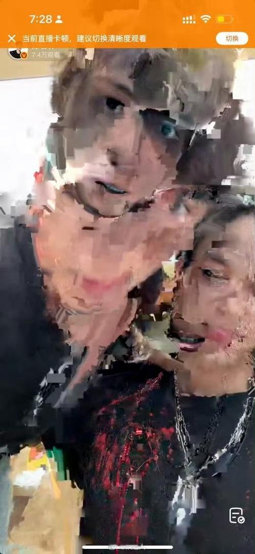 陈若轩直播卡成油画了 笑死我了，陈若轩直播都卡成油画了，好漂亮的大眼萌披荆斩棘 