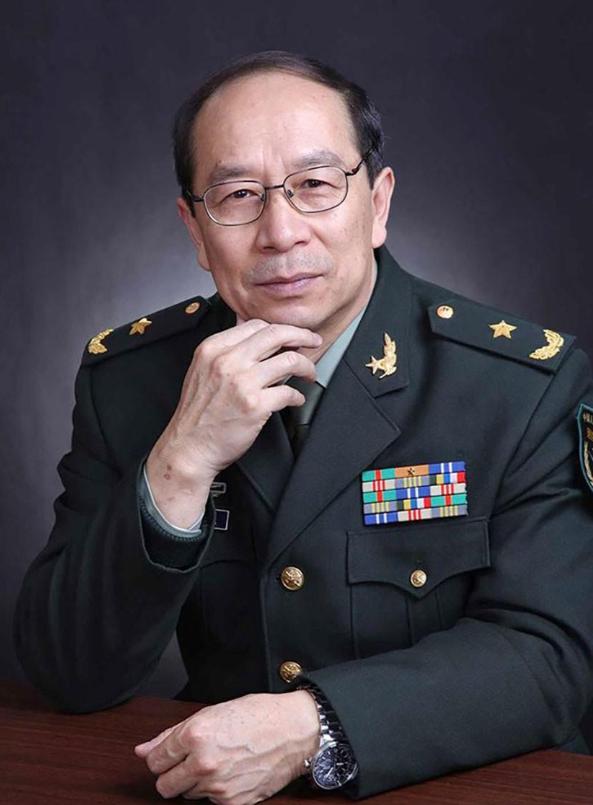 “如果把中国的三峡大坝炸了，中国会怎么办？”美国记者问金一南，金一南听完叹了口气