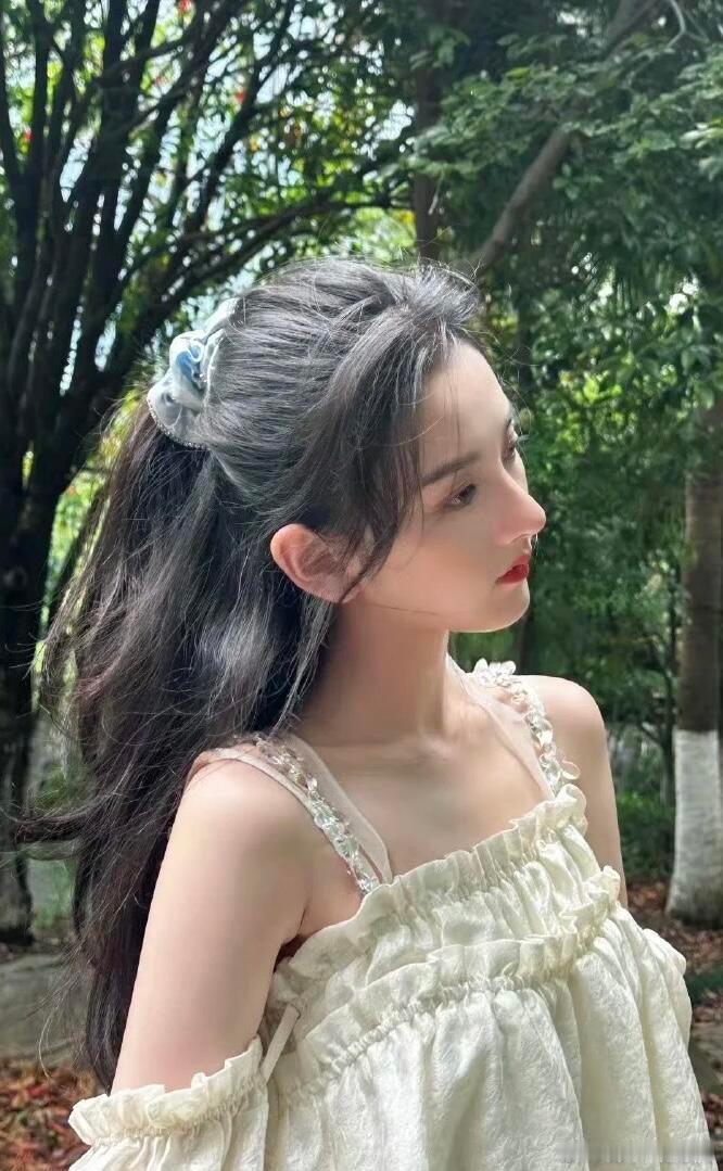 宋祖儿的头骨完全就是女娲炫技的程度啊…骨相美人天花板！ ​​​