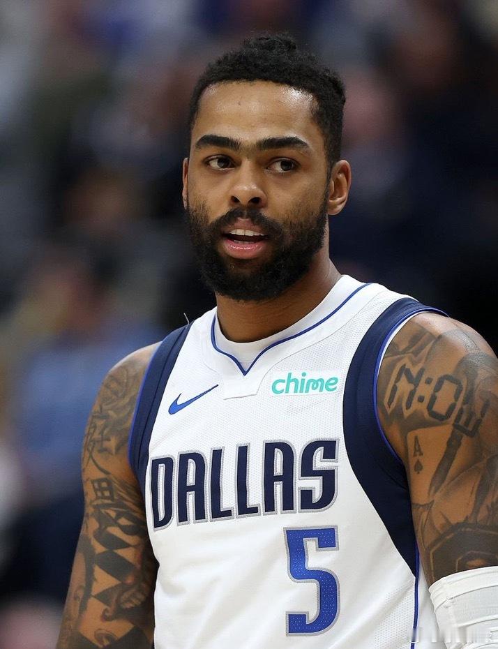 ESPN：达拉斯独行侠队对交易德安吉洛·拉塞尔持开放态度。 