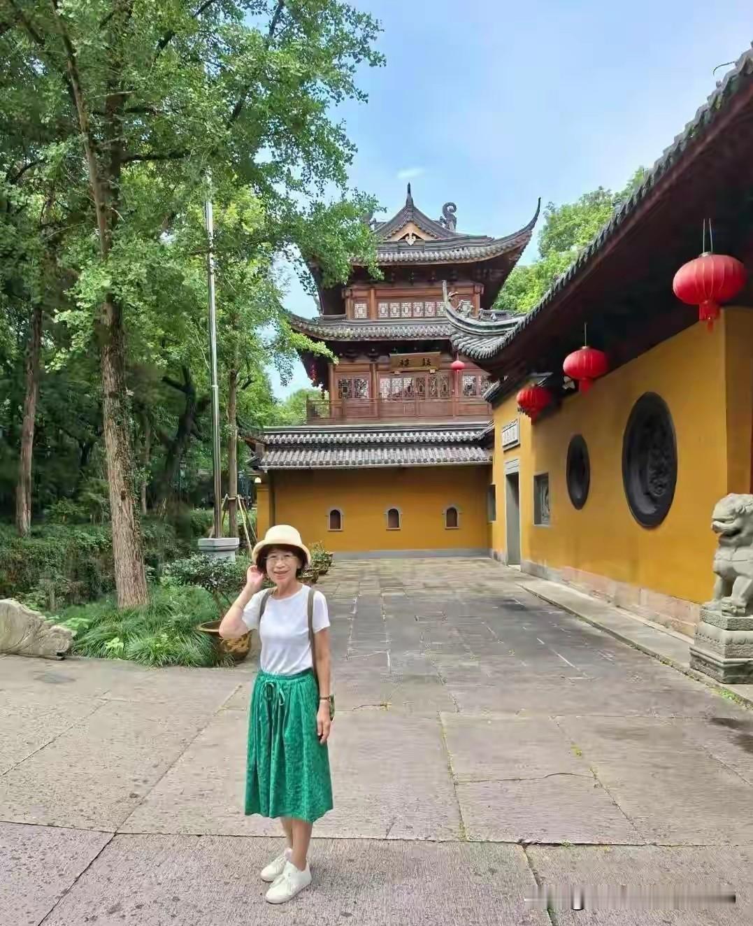 柯文哲妻子陈佩琪和儿子来大陆旅游，住了八晚酒店只花了人民币2300多元，平均每晚