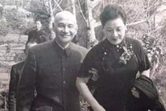 蒋介石离世后，宋美龄在美国奢华生活靠啥？
