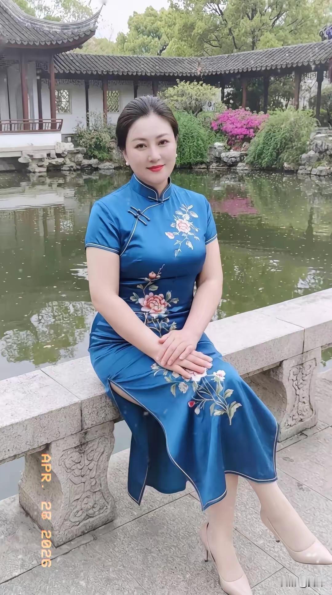 人这一辈子，心里总会住着一个特殊的人，不常提起，却从未忘记，悄悄藏在心尖之上。