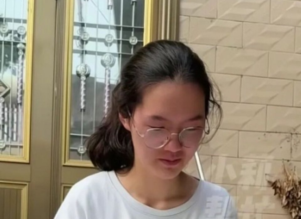 高考699分女生说要让父母过好日子一张高分成绩单，一句朴素的诺言，瞬间打动无数人