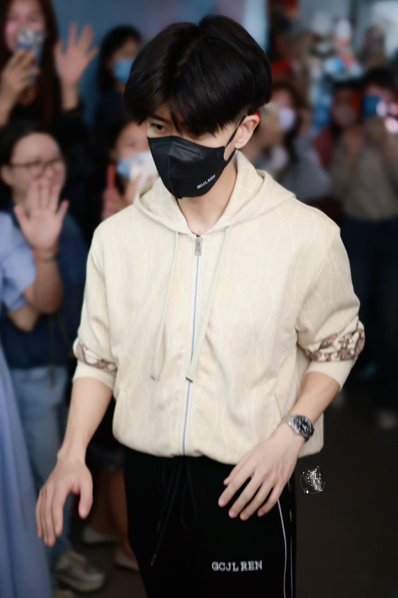 任嘉伦[超话]  10🌸🌷    任嘉伦 ☘️任嘉伦流水迢迢 . 🎀 ꒷꒦