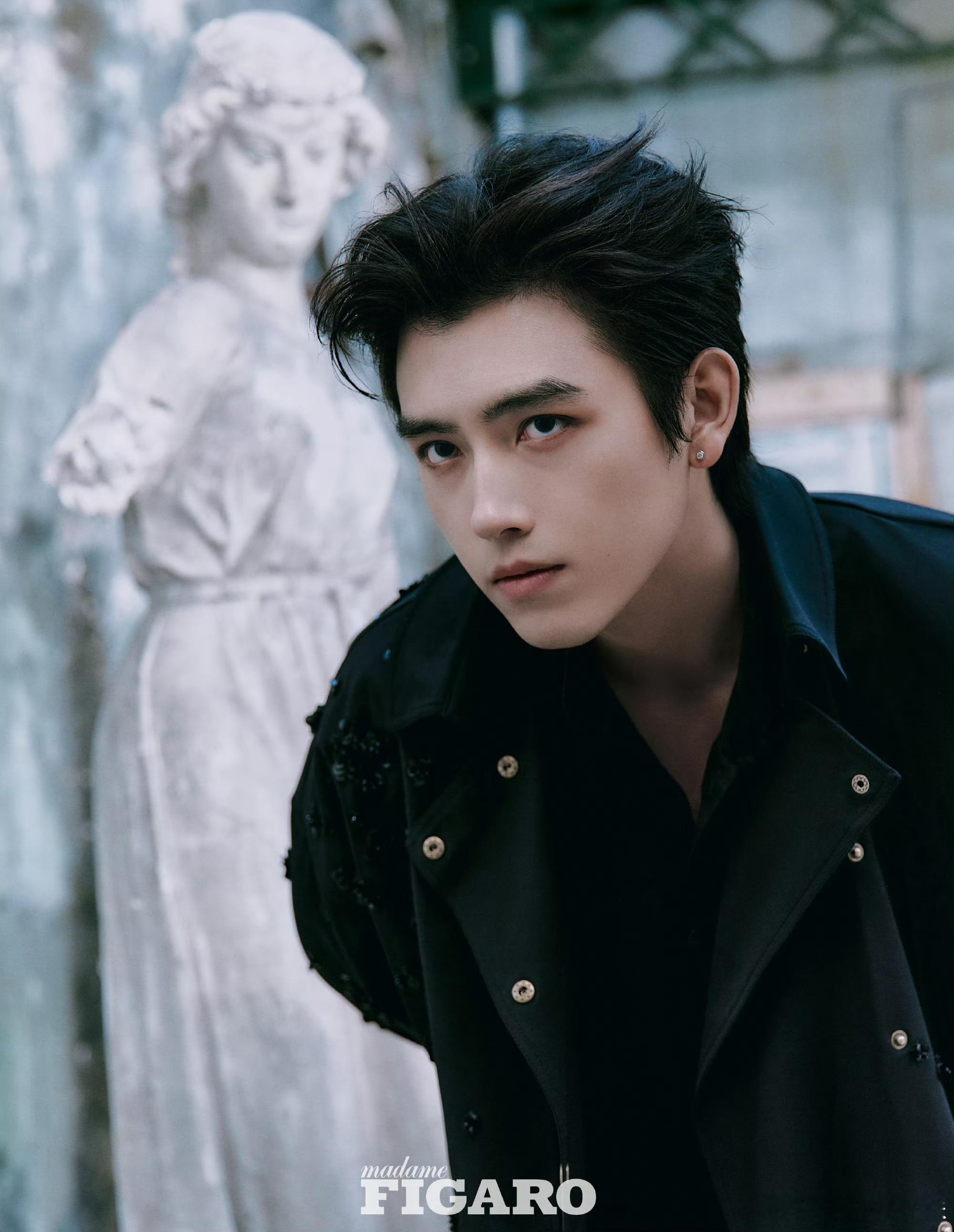 26岁陈飞宇的生日杂志上线，他更显成熟了！陈飞宇不迎合陈飞宇学会与环境共处 不追