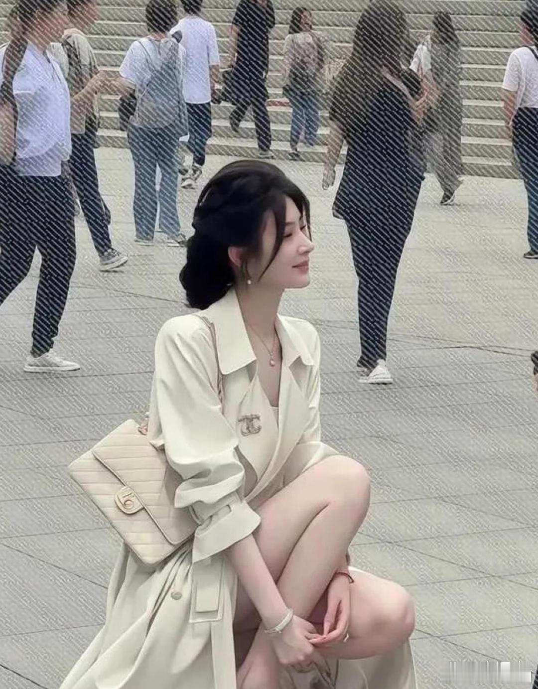 这个素人比明星还亮眼。 