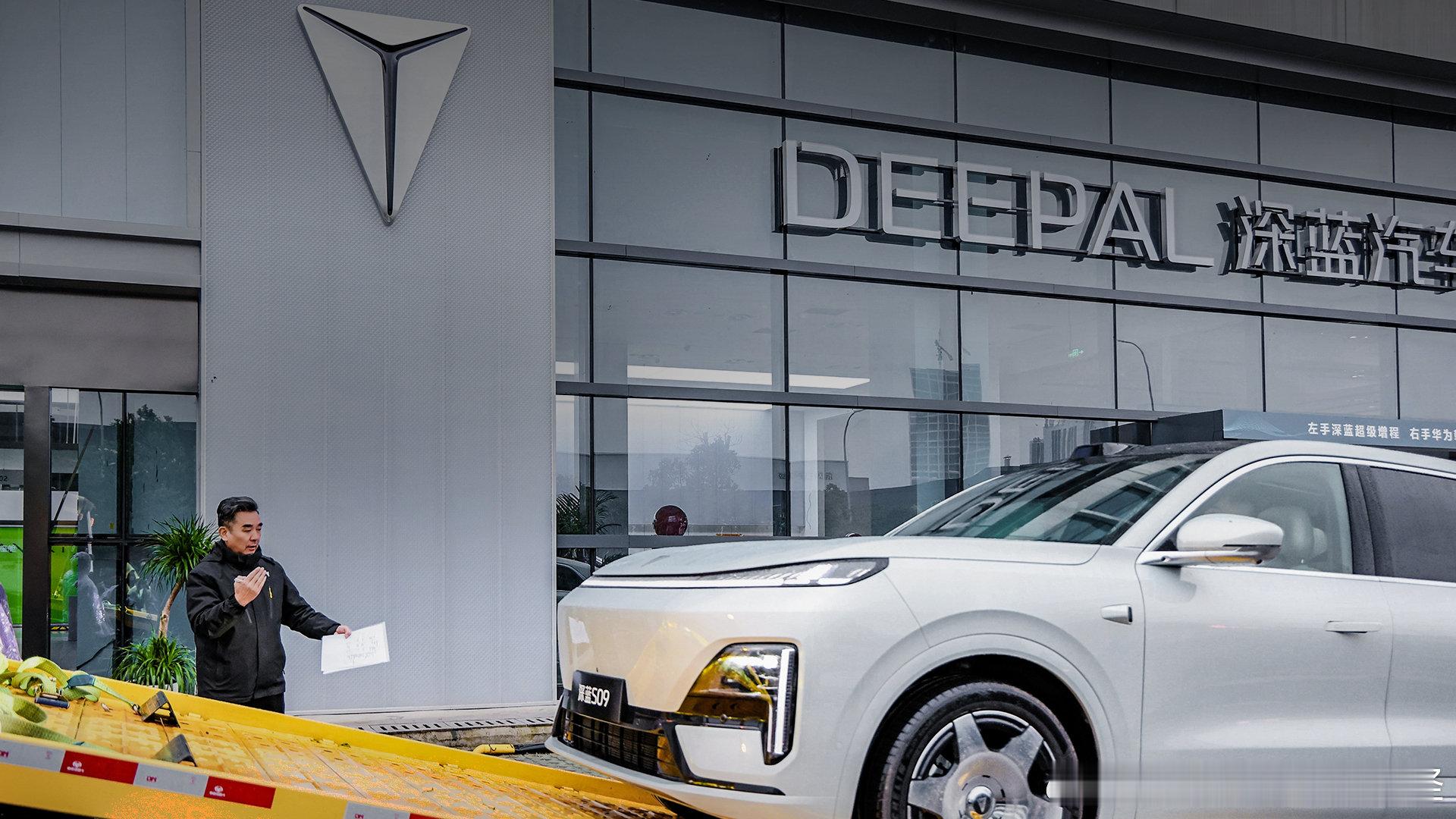 今年春节开深蓝回家，才真正体会到什么叫“科技不花哨，全是真刚需”。看深蓝《一出好