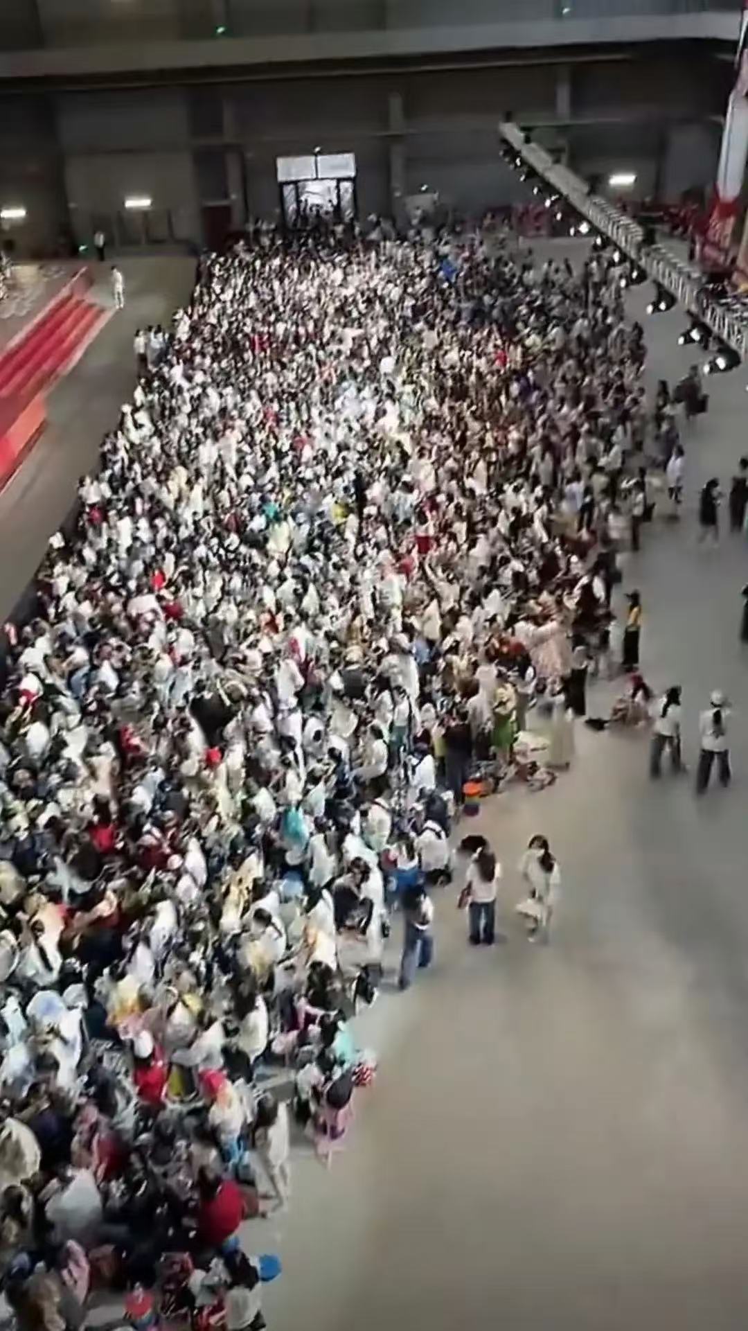 万人场馆我晕人了