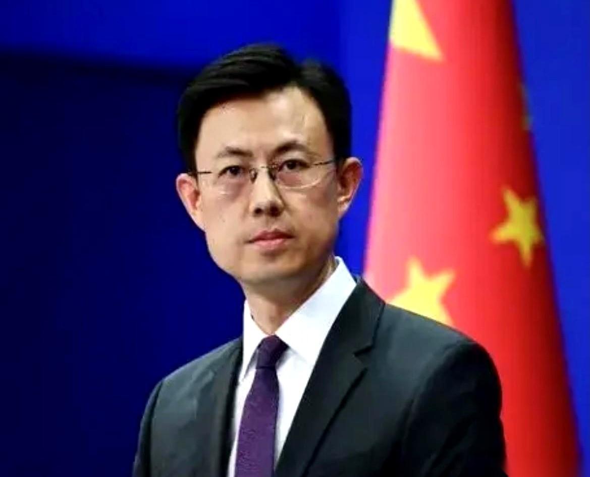 说真的，今天刷到这个视频，我爽得天灵盖都通透了。
什么是顶级的大佬气场？就是你气