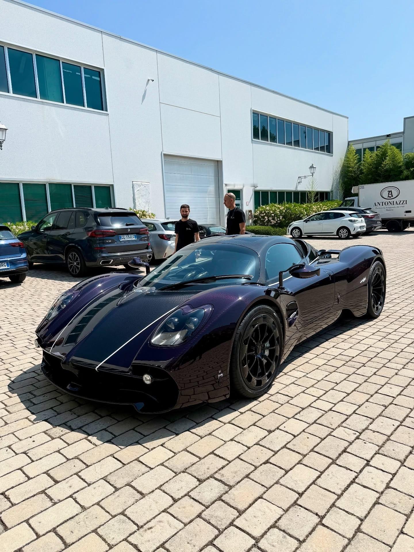 Car时尚[超话]  这里就是它……挑选的Pagani Utopia。确认了这是