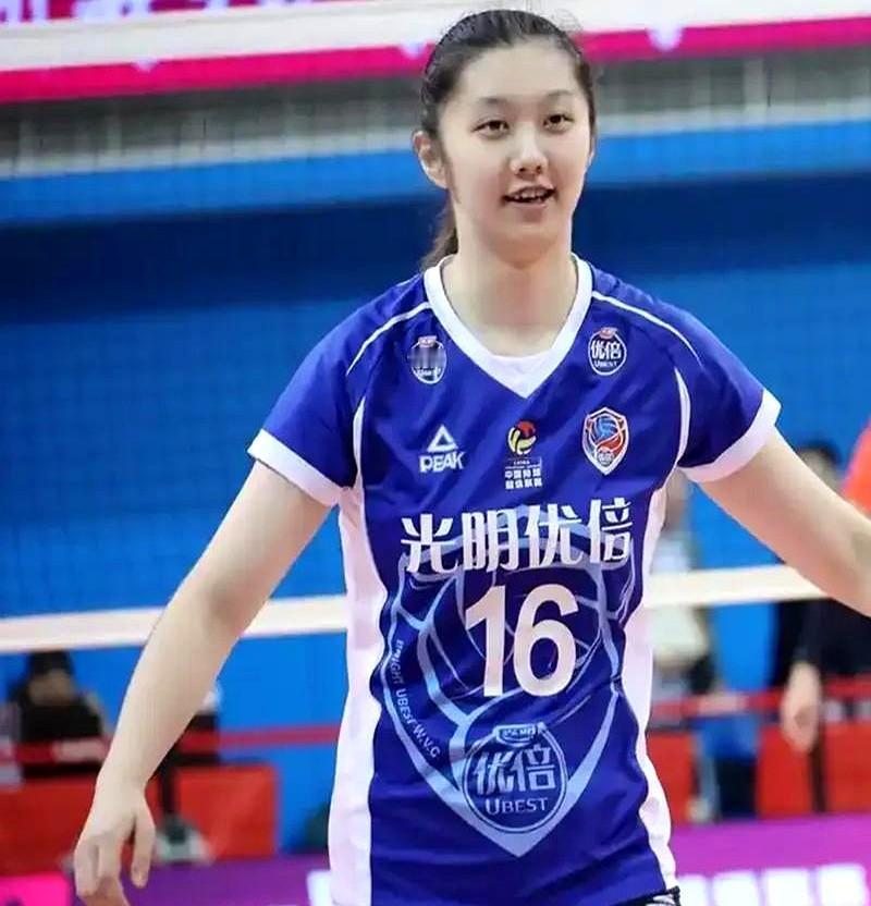 世联赛两场比赛之后，中国女排副攻线应该考虑新的人选了。

其实副攻这个位置啊，真
