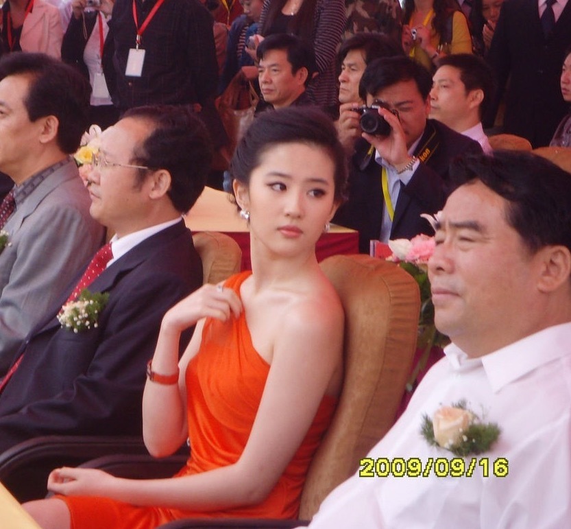 这组图居然还能看到这么高清的，我菲和锁还有白冰的同框