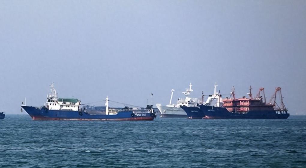 号称200多天的储备去哪了？日本大批加油站停业，看来中方网友又被骗了。

这两天