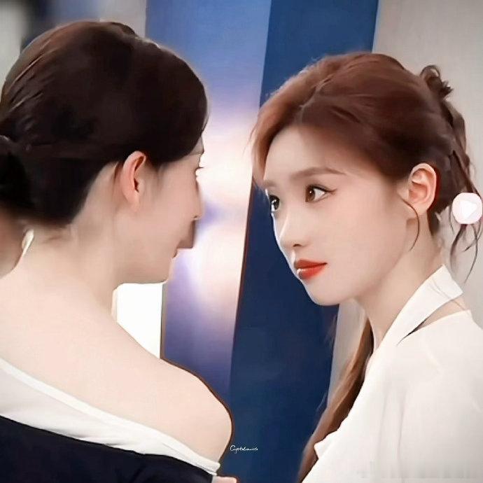 浪姐5位姐姐陪看快乐老家原本只是凑热闹看姐姐陪看，没想到被陈瑶张月狠狠圈住，聊出