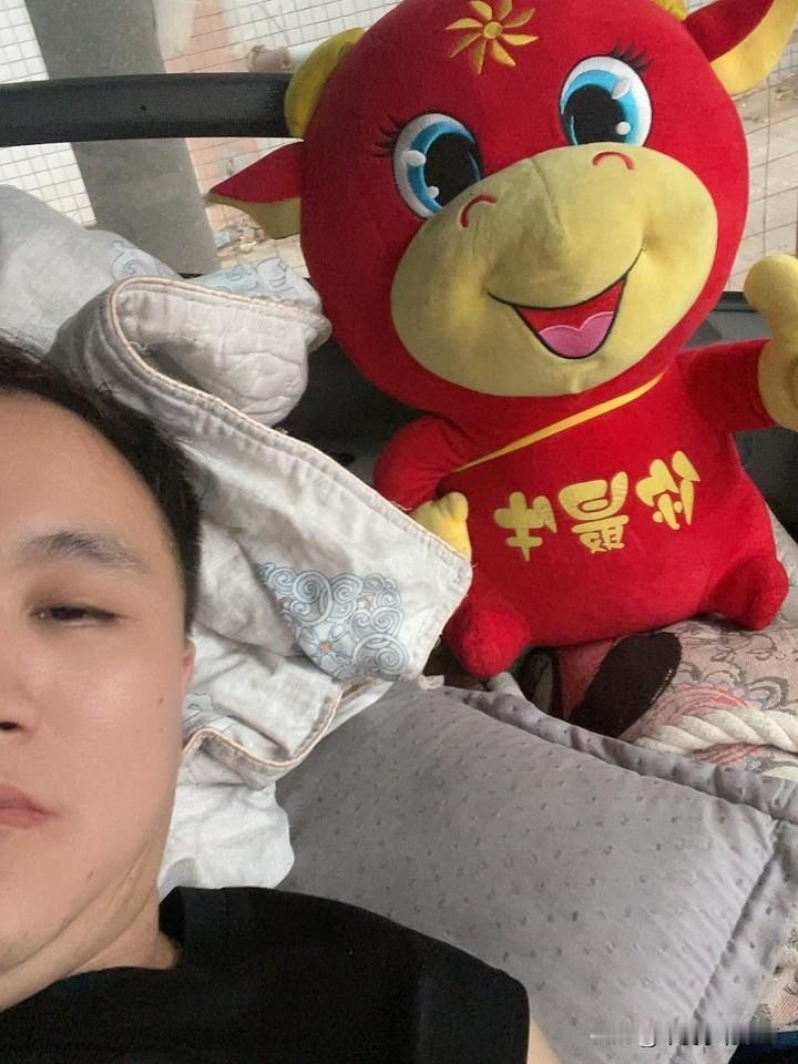 睡一会儿熬了一宿到现在，醒了再说呗！今天真失眠