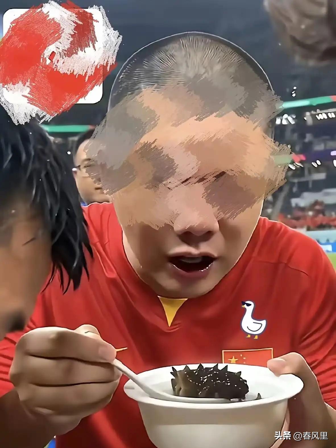 国足屡次无缘世界杯，青训环境是一大症结。现在有些青训选拔看重家庭经济条件，训练、
