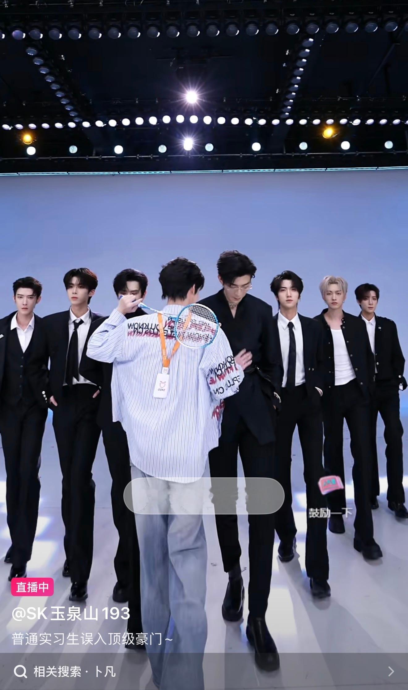 给卜凡拉成两米八了 