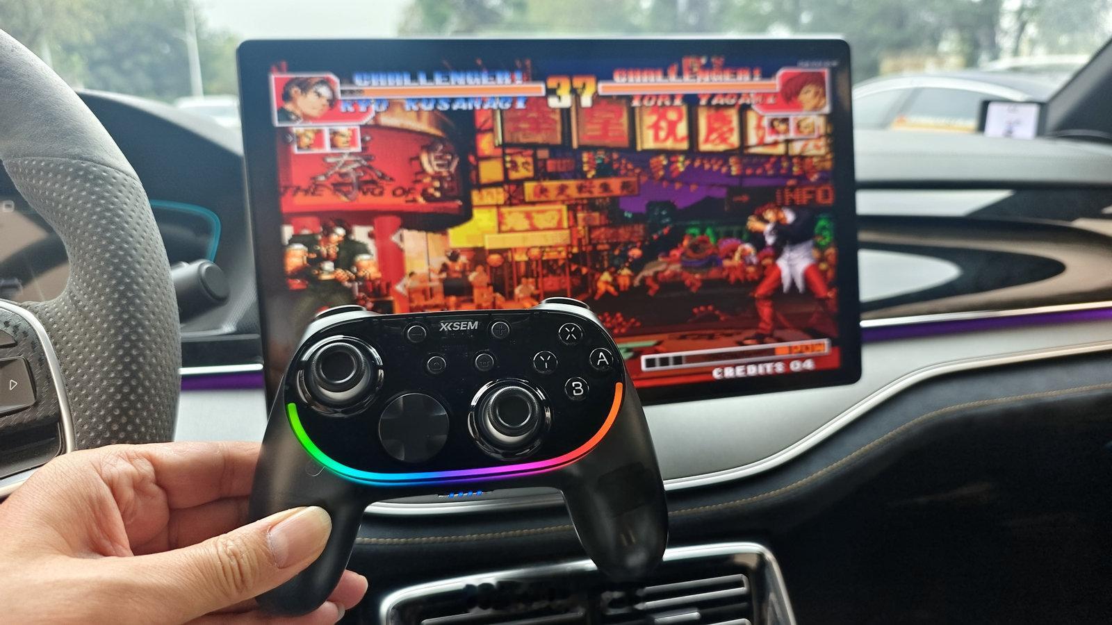 比亚迪 车机游戏绝配，西圣GC1游戏手柄+比亚迪唐DM-i，休闲娱乐新玩法！作为
