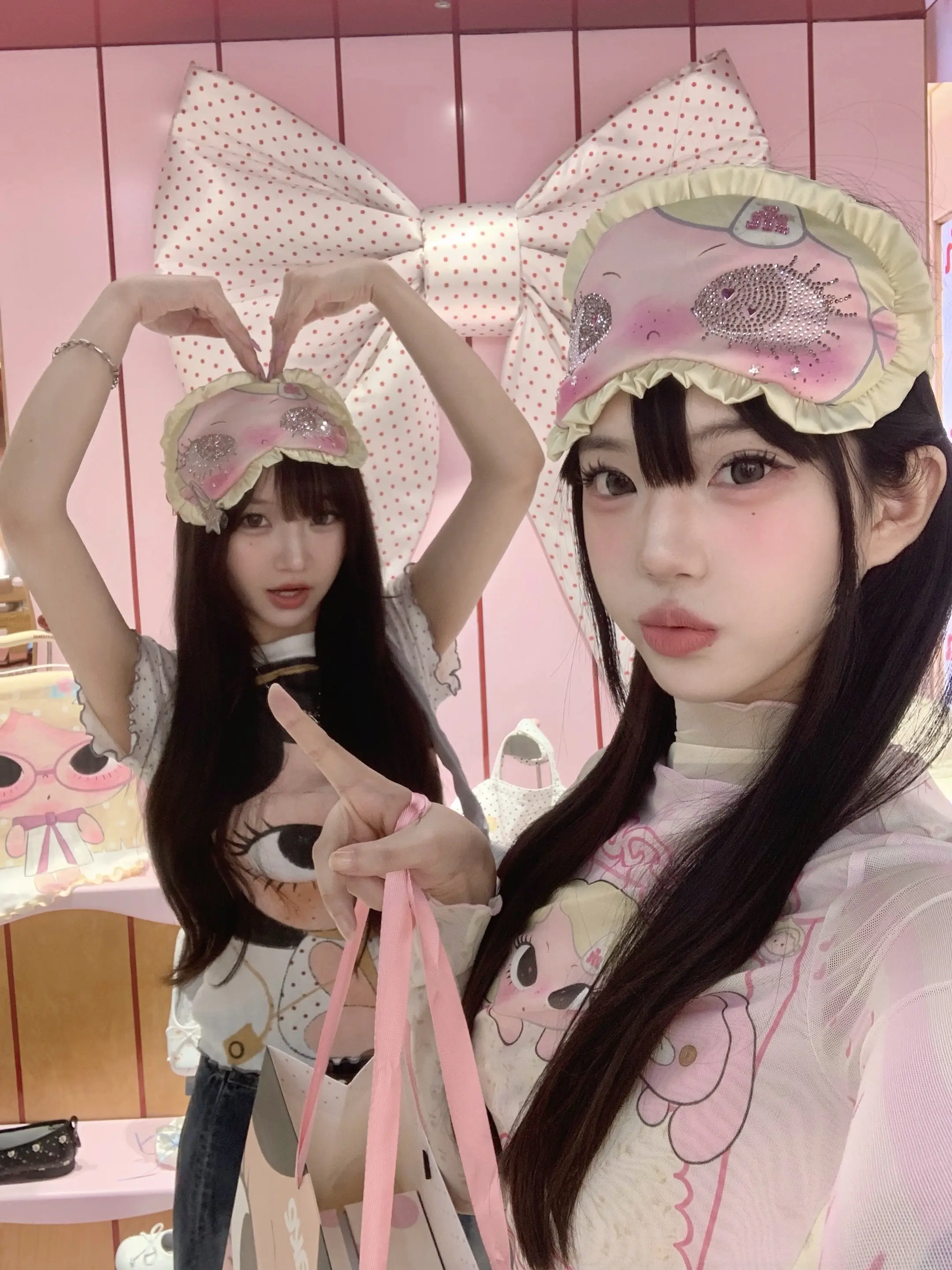 存一些姐妹逛街拍照姿势👩‍❤️‍👩。图中有好多萌物！玛速主义和小满...