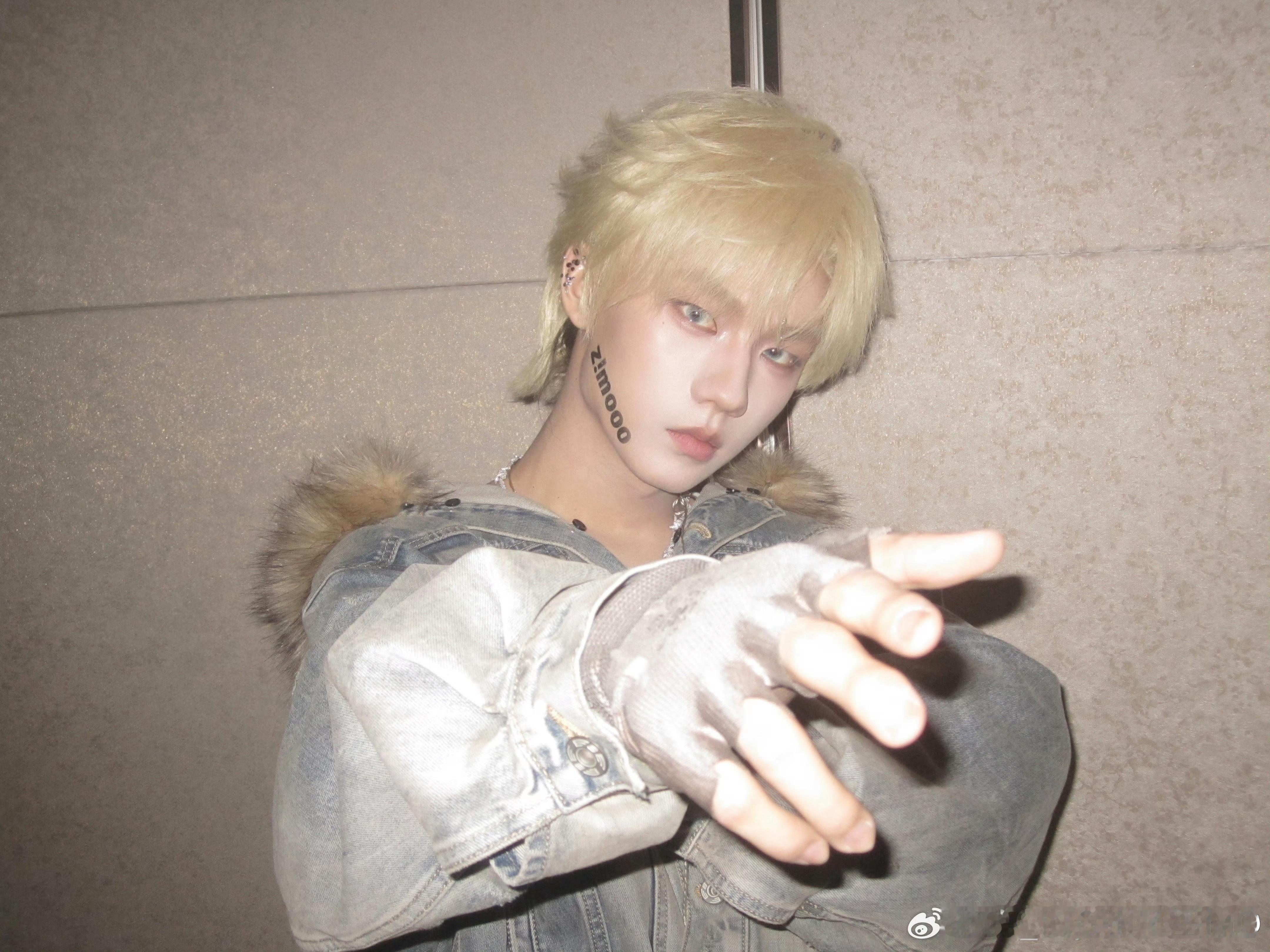 张子墨 小宝们馍馍的美瞳啥色的啊 想买同款了好事多墨