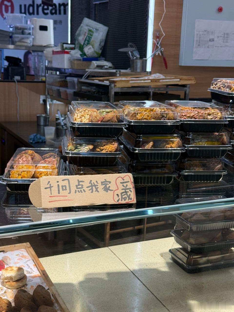 大年初一有千问江浙沪春晚给你发红包7:00吃完年夜饭，7:30江苏、浙江、东方卫