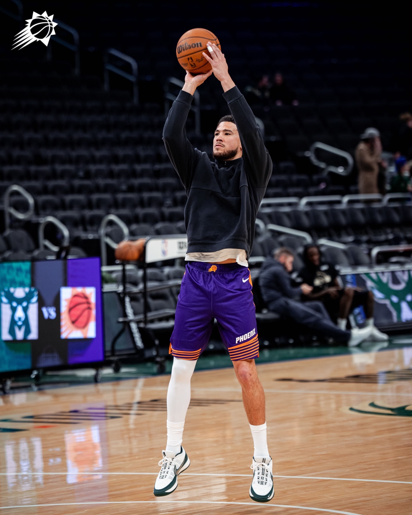 德文·布克今日上脚 Nike Book 2 的 “Michigan State”