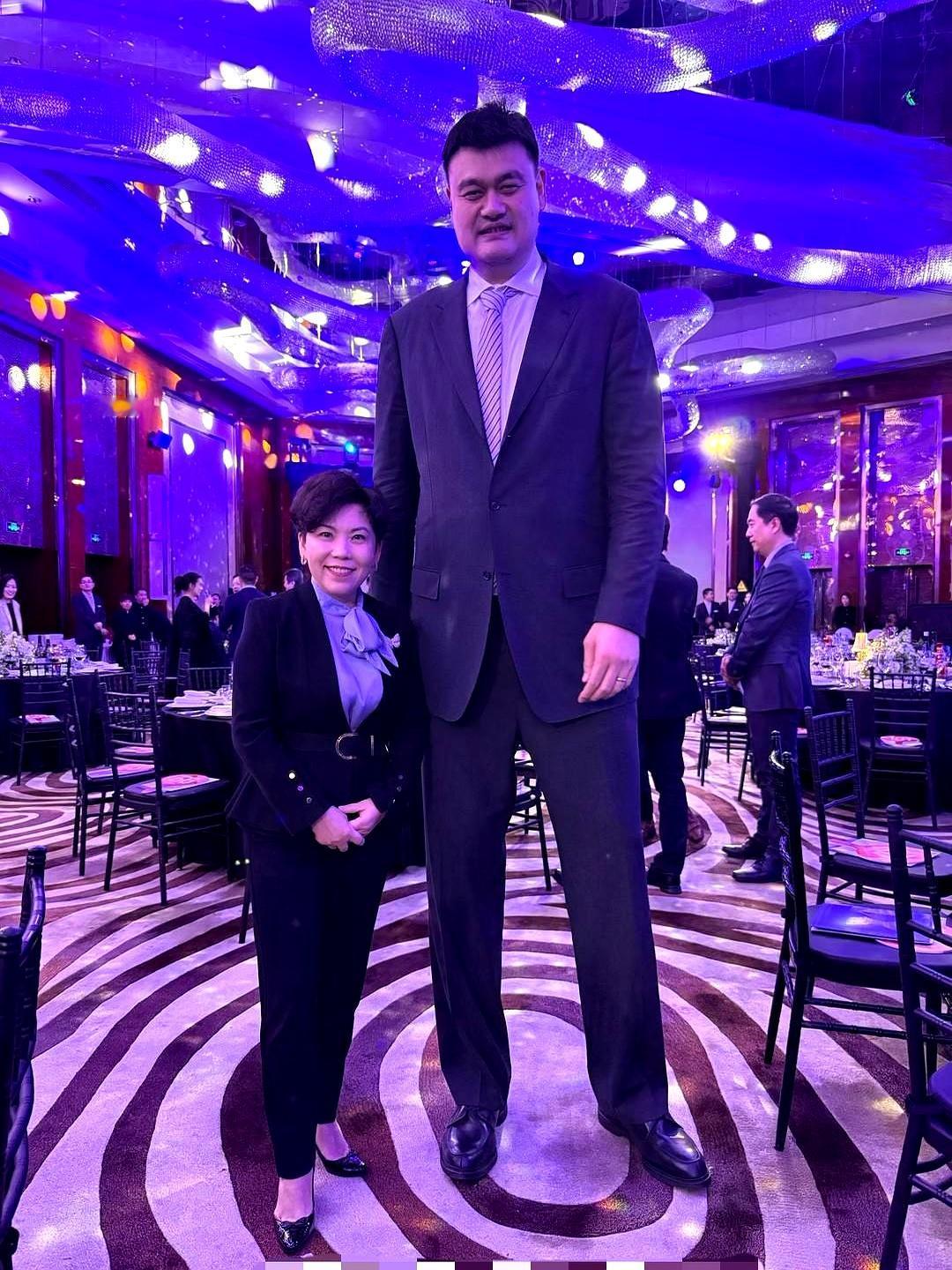 11月26日，邓亚萍在个人社交平台发布视频，并留言
 

她放出和姚明、许海峰的