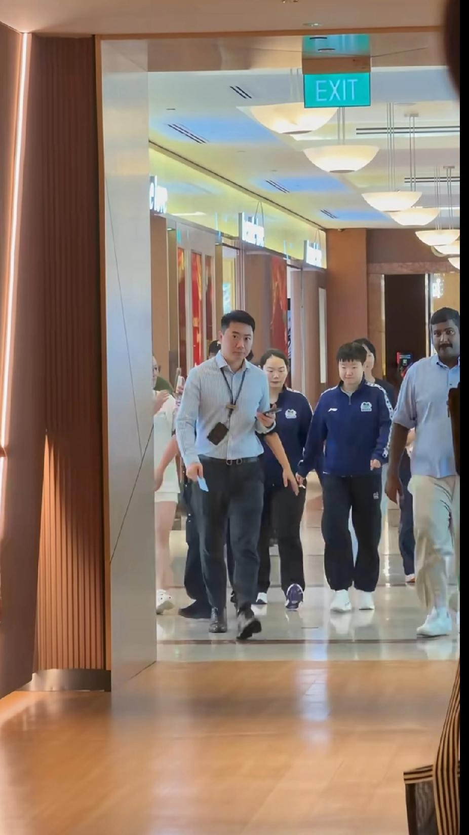 这气场，谁看了不迷糊！
 
新加坡大满贯的安保确实给力，但更吸睛的还是我们莎宝的