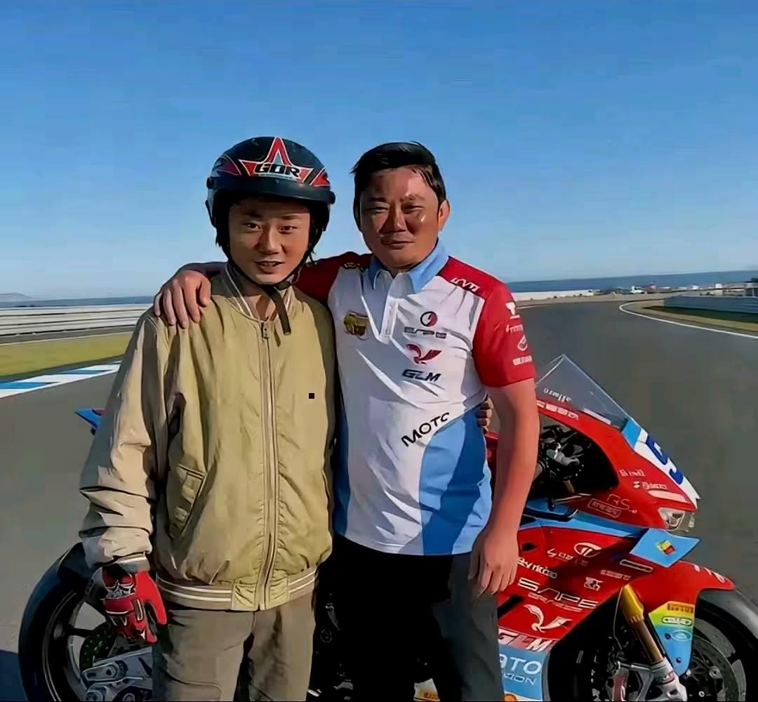 最近张雪的张雪机车热度很高，我觉得这是好事，他让无数热血草根青年重新燃起了斗志，