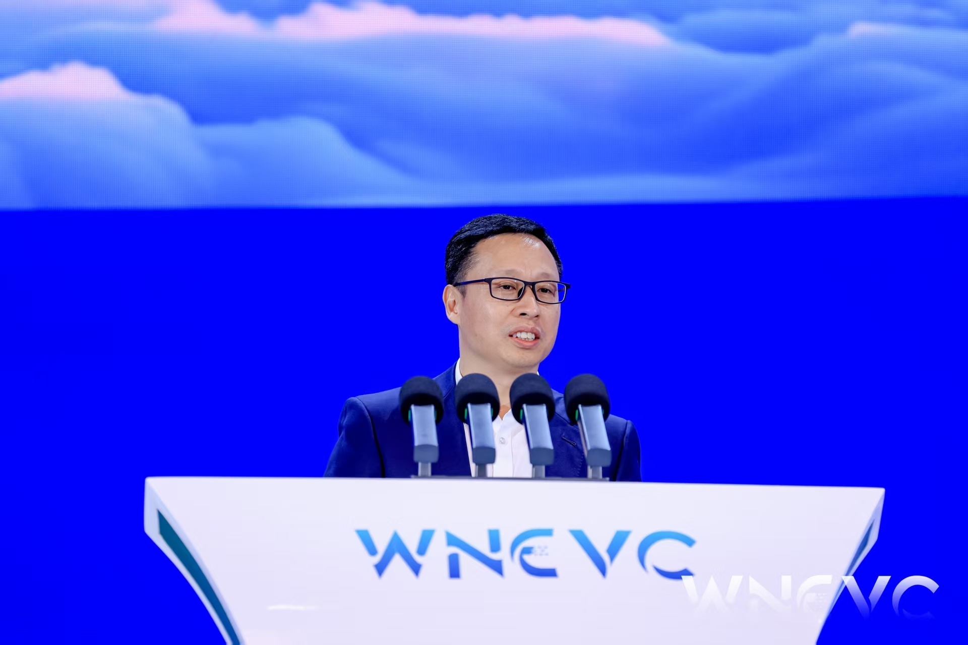 华为在今年上海车展那段时间就说要做商用车L3的方案，这次世界新能源大会算是更进一