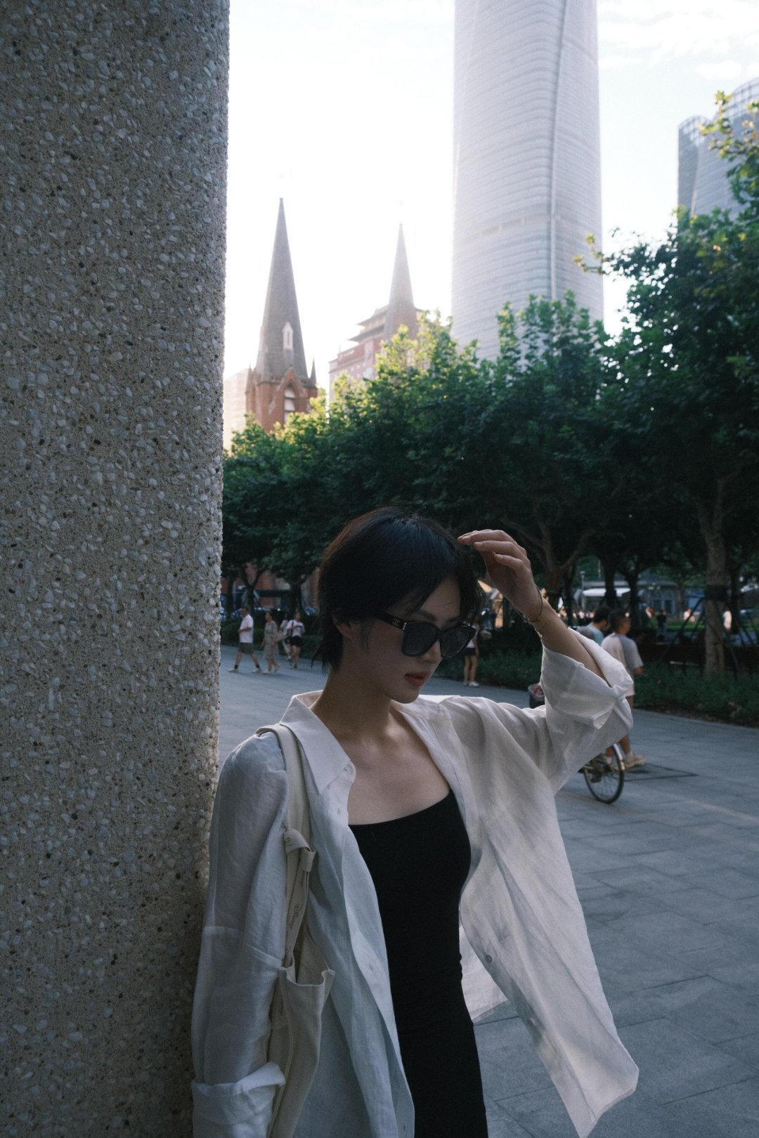 王安宇姚安娜二搭就这么有梗王安宇给姚安娜和烟花拍合照 烟火底下两人又同框了，这次