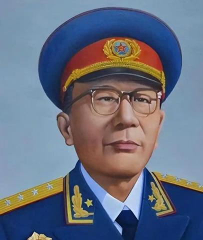 1946年四五月，东民主联军在四平一线死守，对面是国民党精锐，新一军、新六军，全