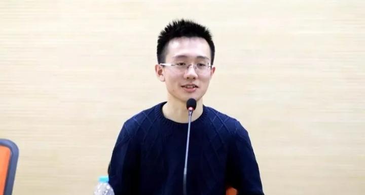 曹原，30岁，四川成都人。中国科学技术大学应用物理学理学学士，密西根大学交换生，