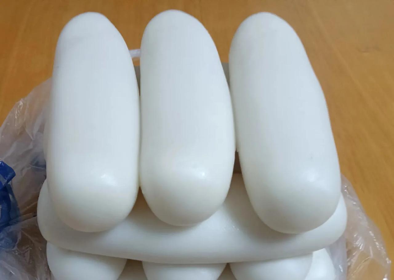 这是远方的朋友送给我的东西，大家猜猜看是啥？你们吃过没？