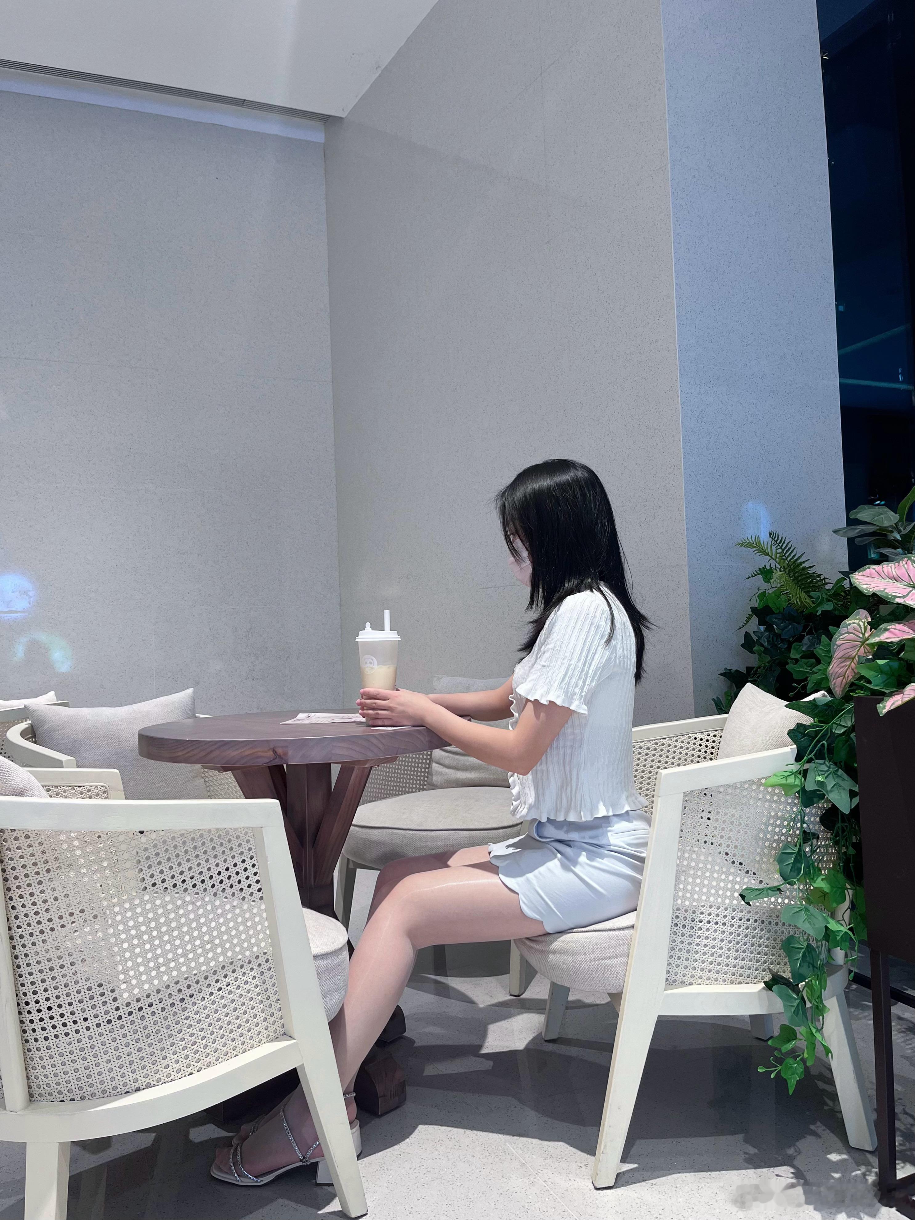都午休了嘛穿搭诱桃丝袜让想象失控​​​