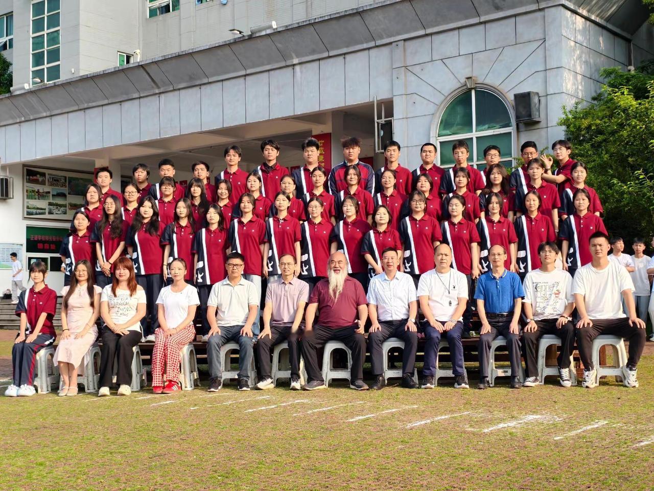 正源学校2026届高三毕业合照。正源学校 2026高考 加油