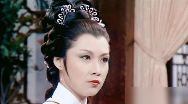 别再争了，根本不存在最好的中年黄蓉。你捍卫的不是演员，是你被焊死的青春记忆。