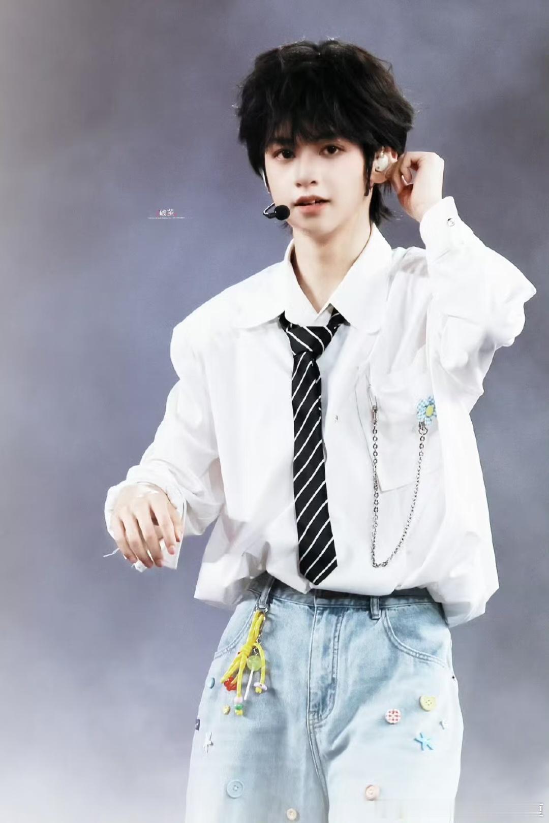 好清爽的少年感 ^O^ 我好喜欢这套第一张是谁拍的我要狠狠表白你 ！ 