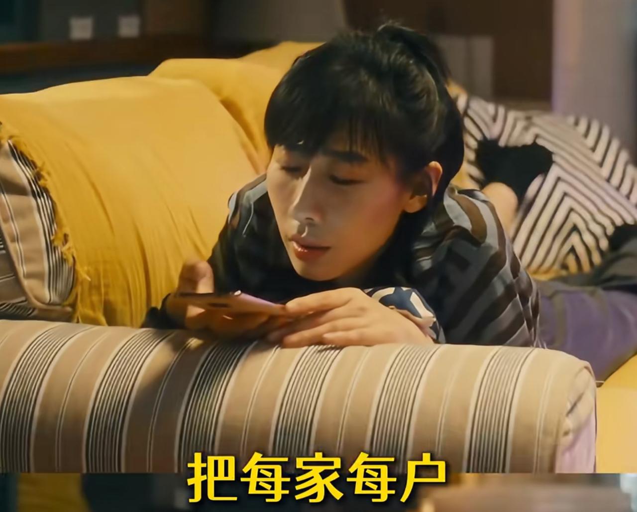 《时差一万公里》：罗晋演出了每家每户的那个你身边的男人。
不得不说，这部剧里选角